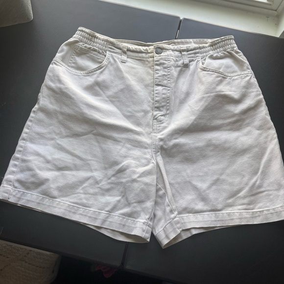 Women’s Bill Blass High Waist Khaki Shorts Size 10 – Classic Vintage Style - Picture 2 of 6